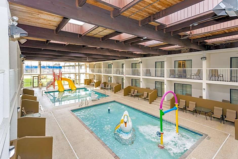 Ramada Hotel & Conference Center by Wyndham Plymouth