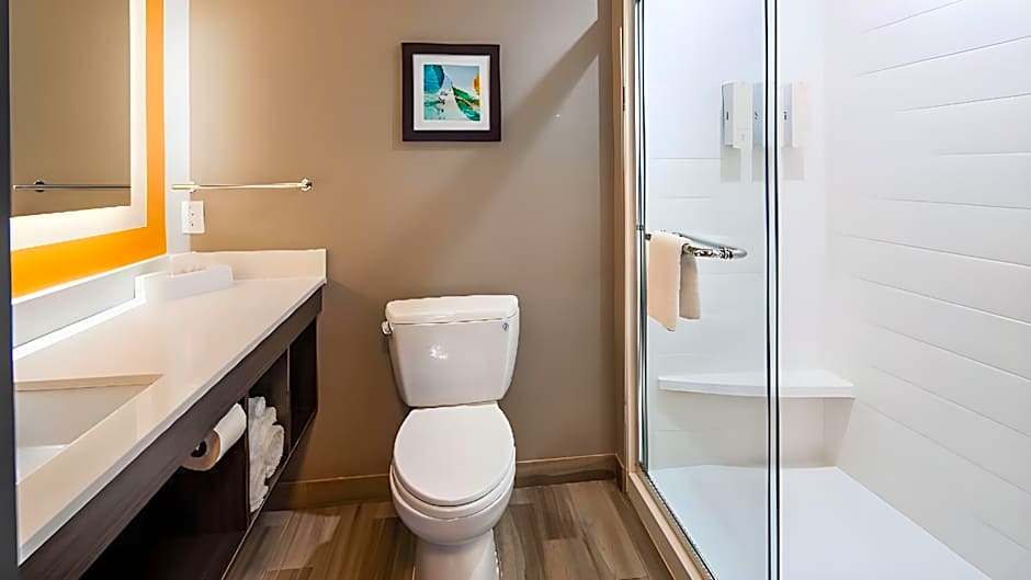 Best Western Plus Pasadena Inn & Suites
