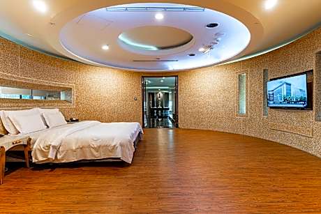 Suite with Private Pool
