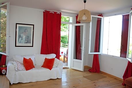 À l'ombre du mûrier