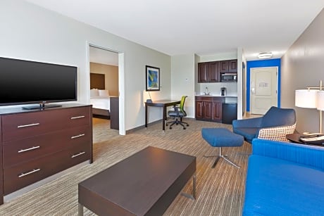 Queen Suite with Two Queen Beds and Mobility Accessible Tub - Non-Smoking