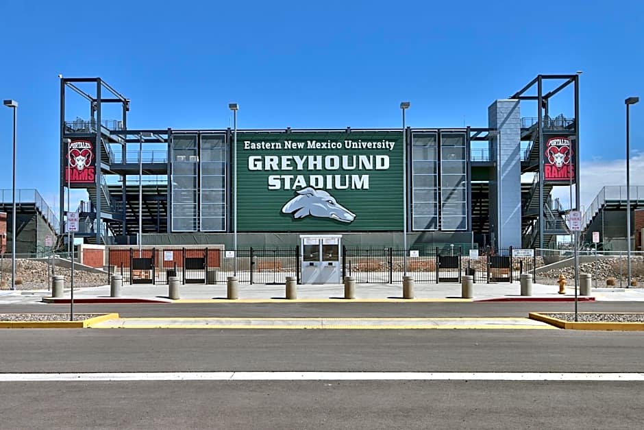 Holiday Inn Express & Suites Portales By IHG