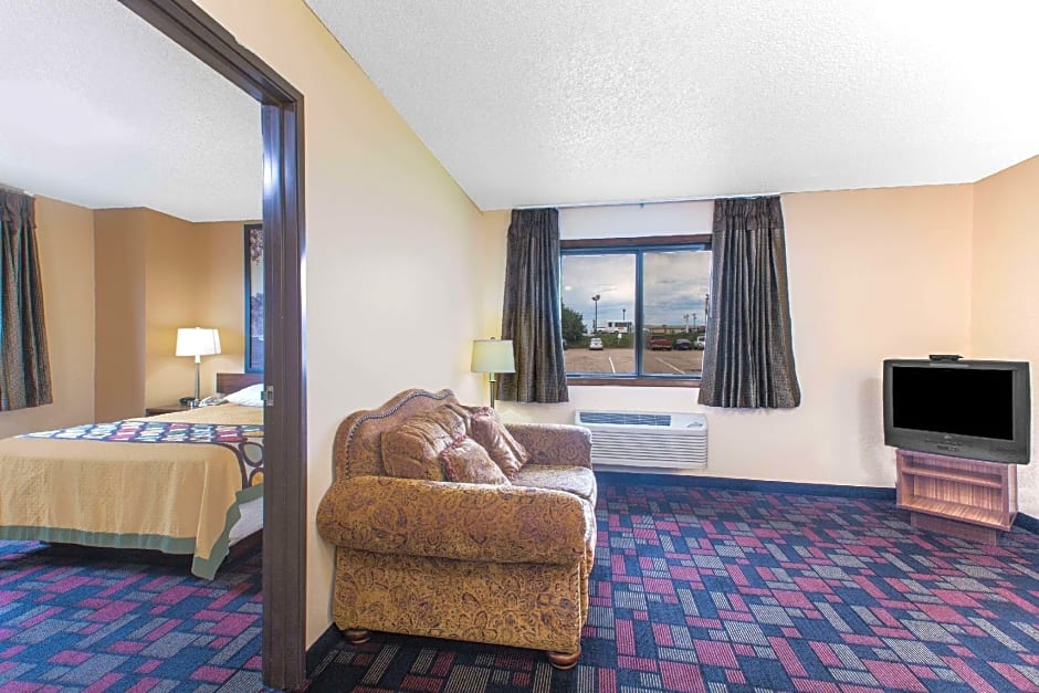 Super 8 by Wyndham Boonville