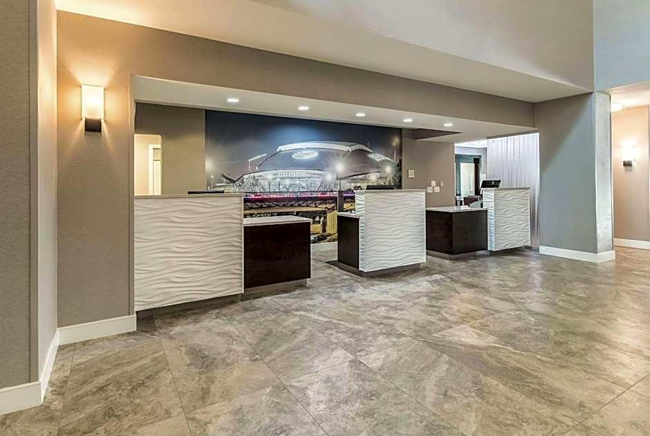 La Quinta Inn & Suites by Wyndham Arlington North Six Flags Drive