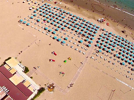 Baia Degli Aranci Suite & Apartments