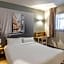 B&B HOTEL Bordeaux Mérignac Hôtel de Ville
