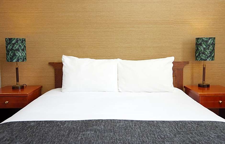 Kings Arms Hotel by Greene King Inns