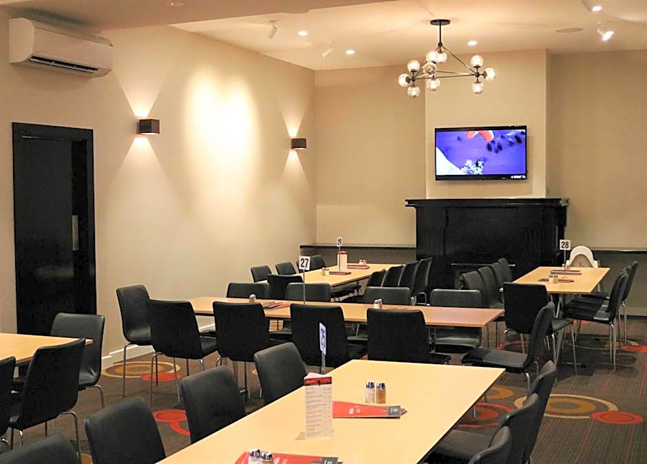 Sovereign Park Motor Inn