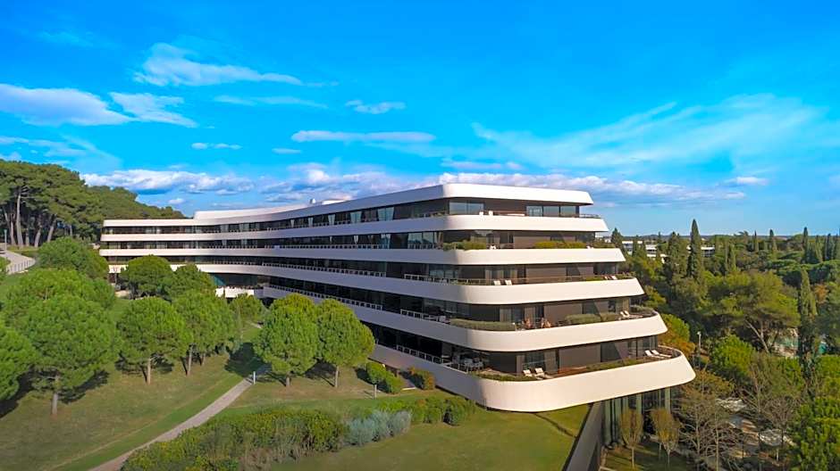 Lone Hotel by Maistra Collection