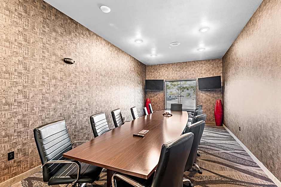 Cobblestone Hotel & Suites - Superior Duluth