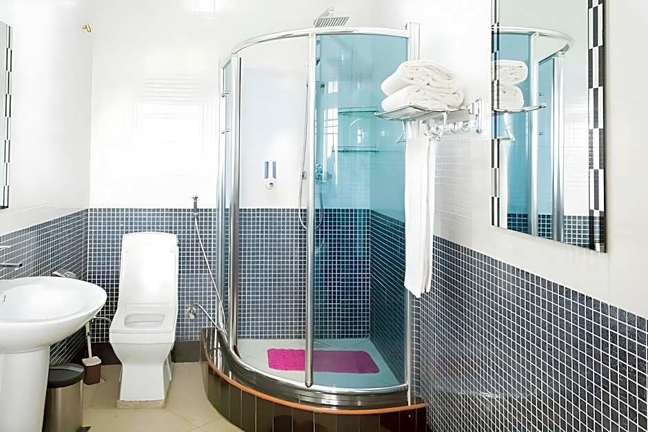 Super Paradise Hotel