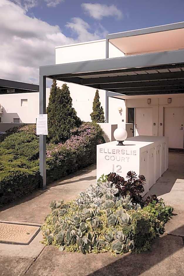 Battery Point apartment with river views