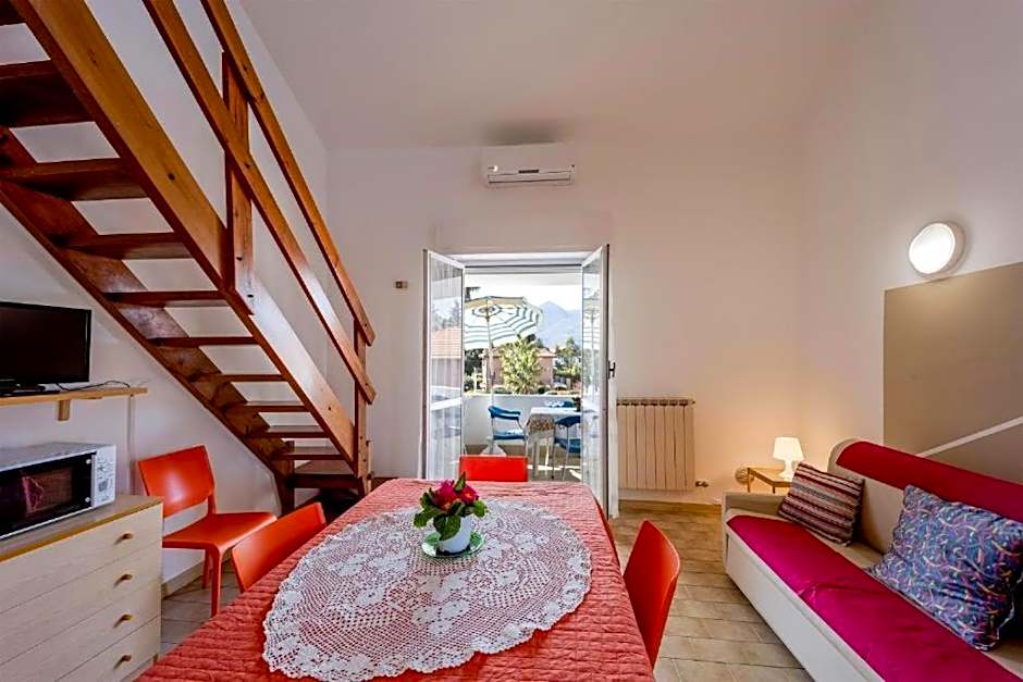 Loano Apartment Pool & Garden