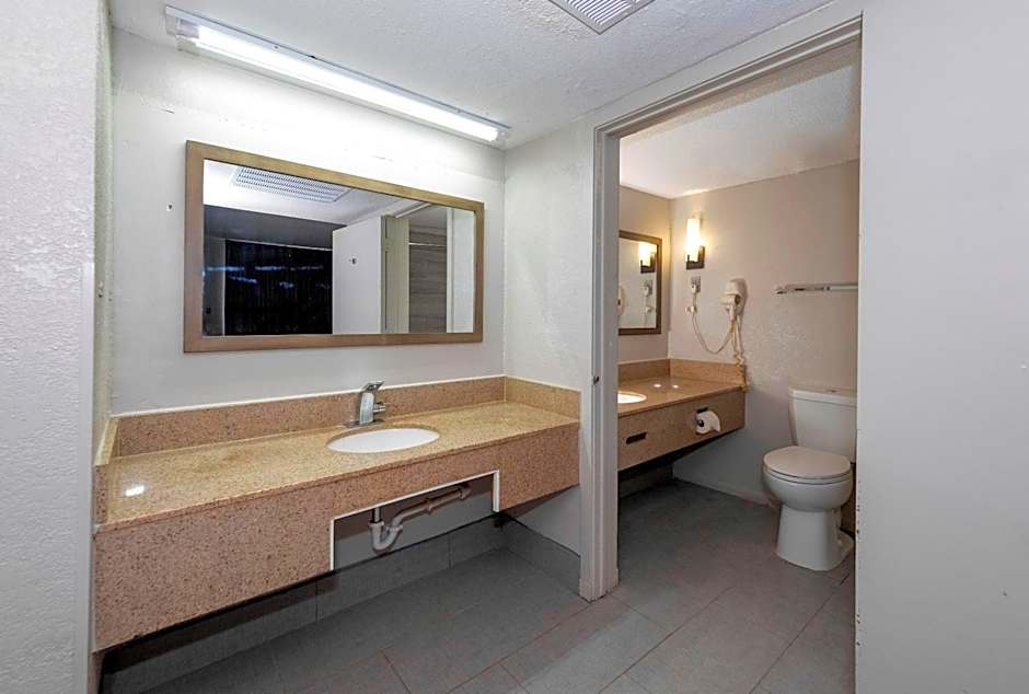 Red Roof Inn Petersburg - Fort Lee