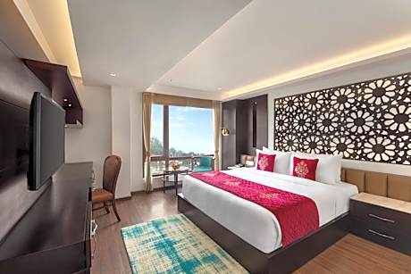 Deluxe King Room with Valley View