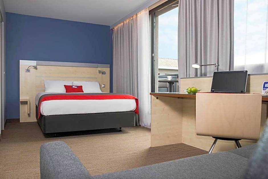 Holiday Inn Express Toulouse Airport By IHG