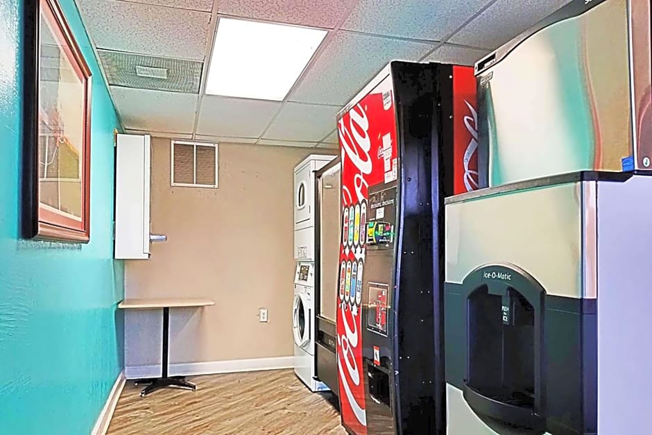 Howard Johnson by Wyndham Houston Hobby Airport
