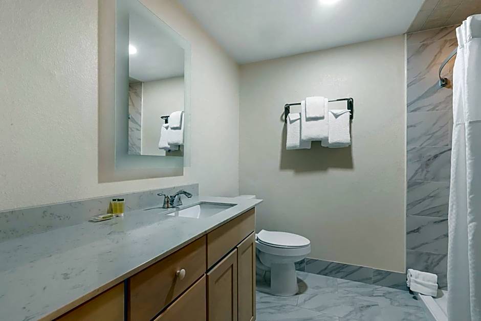 Howard Johnson Hotel by Wyndham Toms River