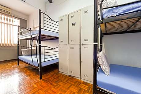 Single Bed in Mixed Dormitory Room