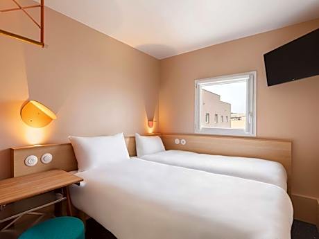 Family Suite - Two Connecting Twin Rooms