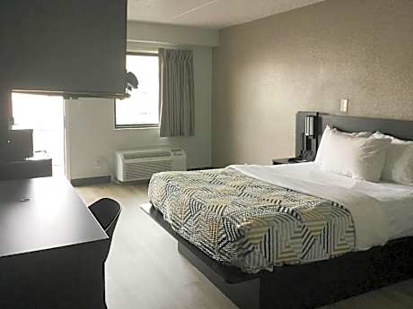 Queen Room - Non-Smoking