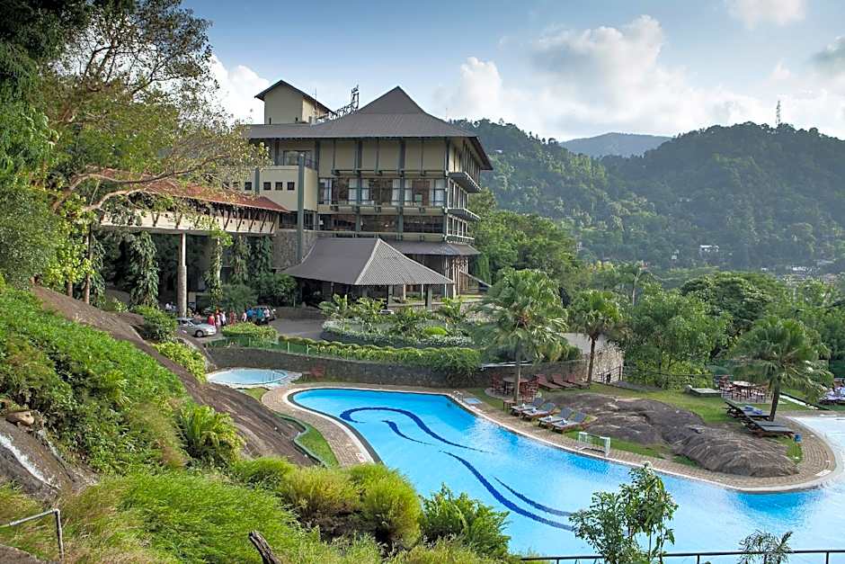 Earl's Regency Hotel