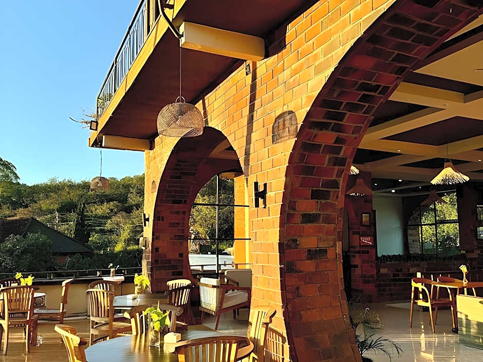 Caldera Hotel & Restaurant