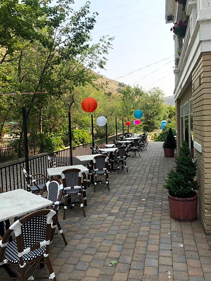 Riverside Hot Springs Inn & Spa - Adults Only