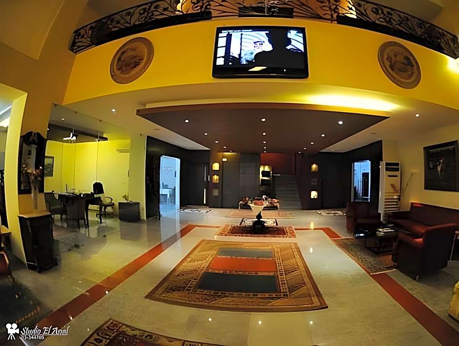 Platinum Hotel