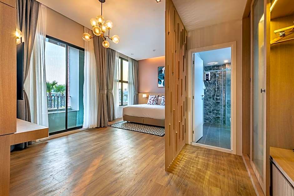 Photo 1 of 7 of Suite