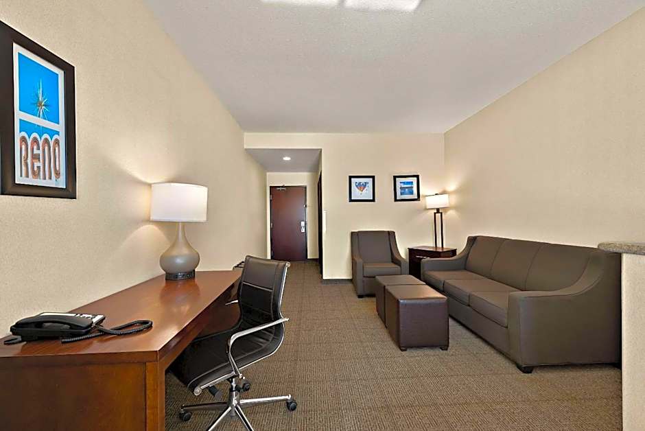 Comfort Inn & Suites Airport Convention Center