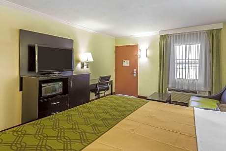 1 King Bed, Nonsmoking