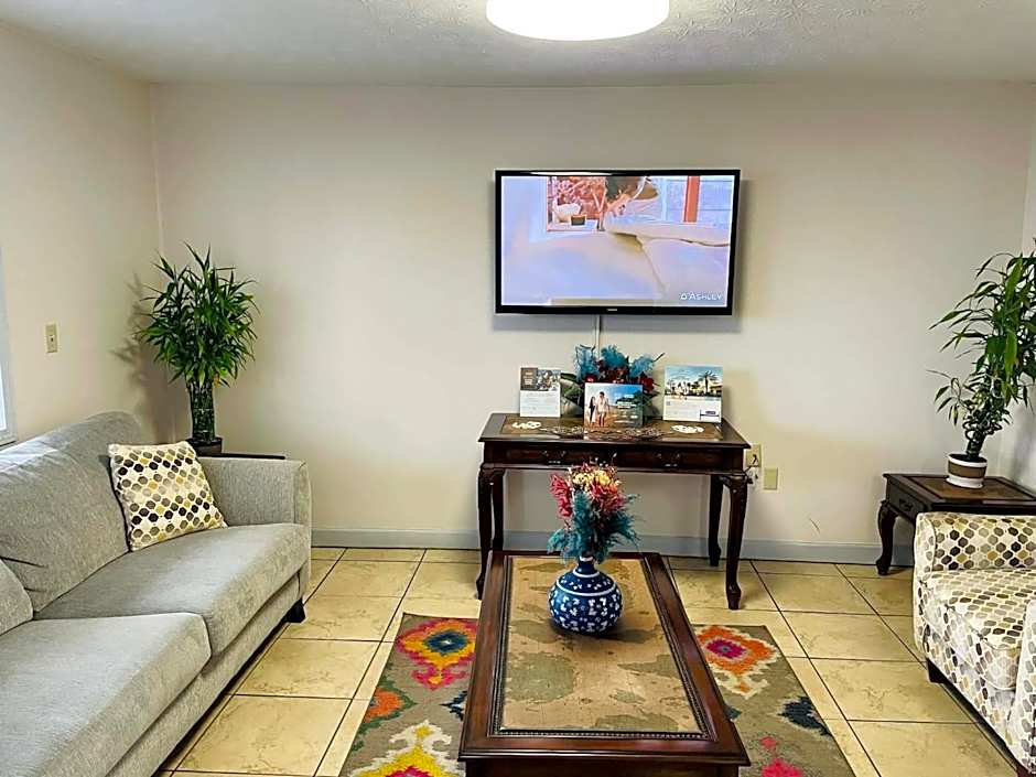 Travelodge by Wyndham Sellersburg / Louisville North