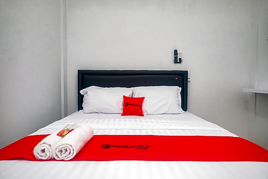 RedDoorz near STIE YKPN 3