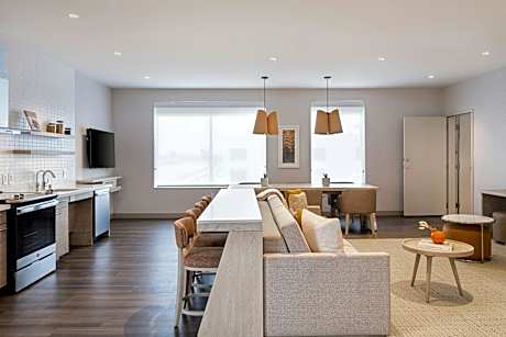 Studio Commons, 4 Bedroom Suite, 4 King