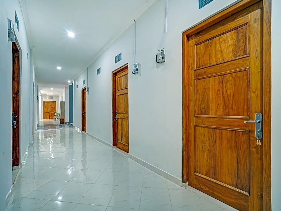 RedDoorz at Omah Candi Sari near Airport YIA