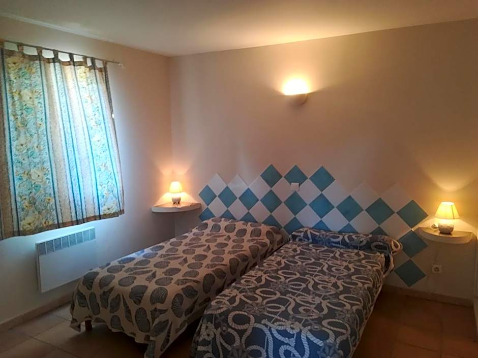 Residence Marina Di A Testa