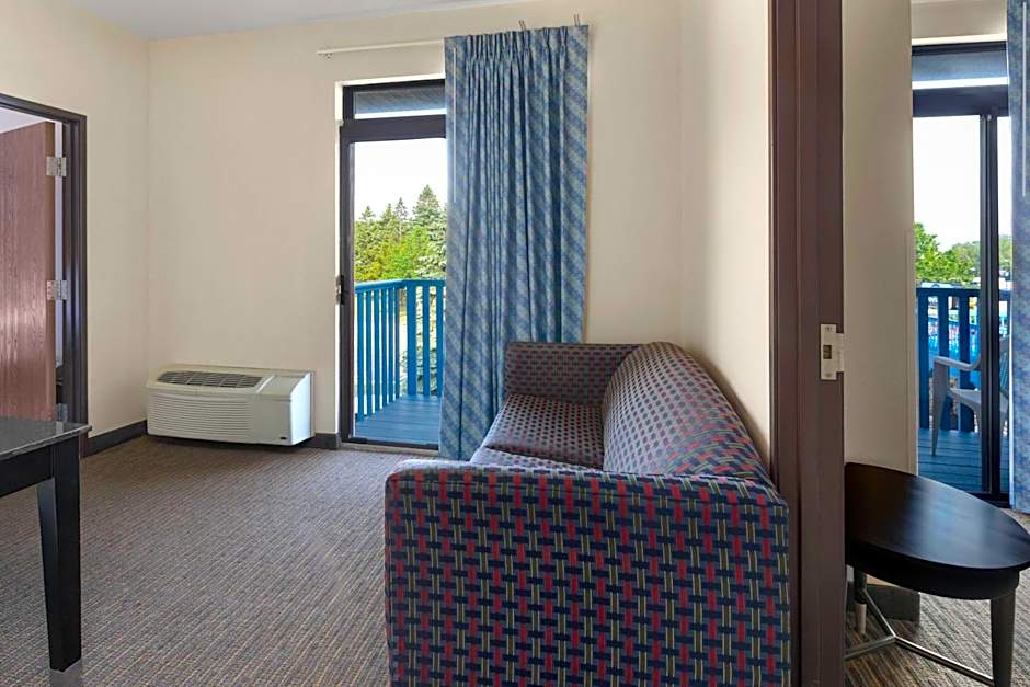 Days Inn by Wyndham Mackinaw City/Bridge