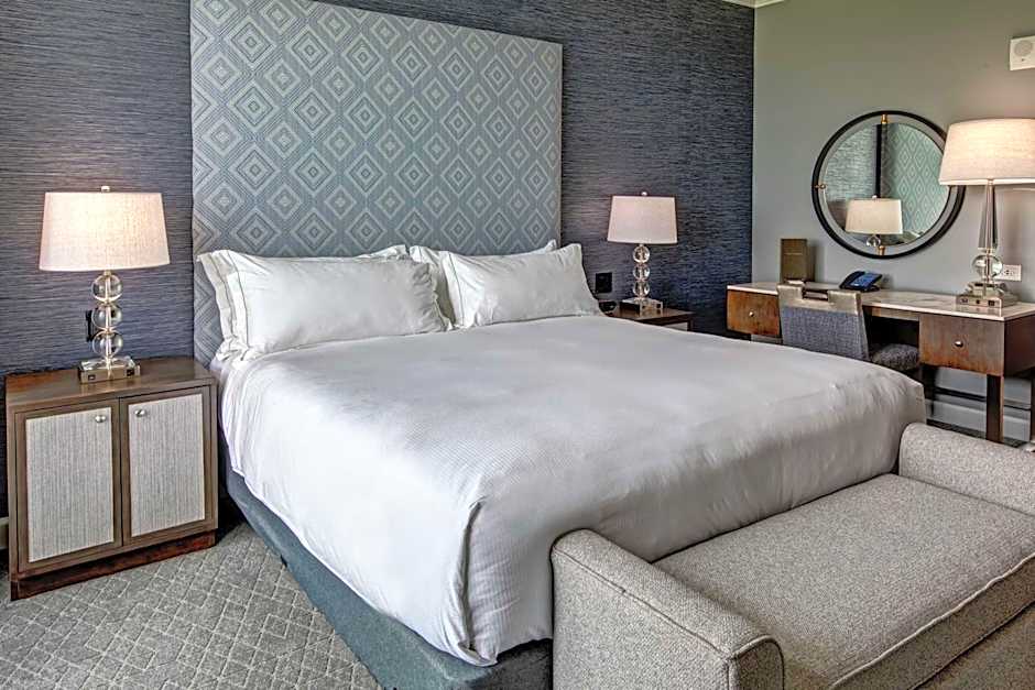 Photo 1 of 5 of 1 King Bed, Corner