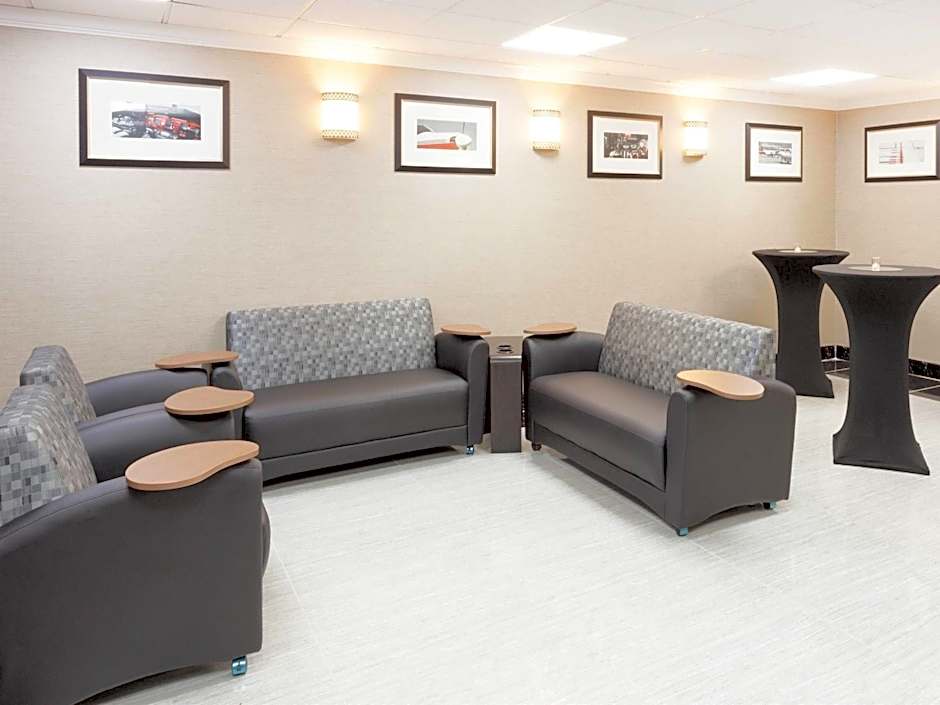 Ramada Plaza by Wyndham Chicago North Shore