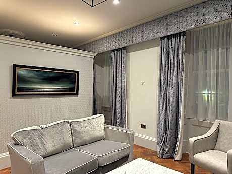 Accessible Superior King or Twin Suite
