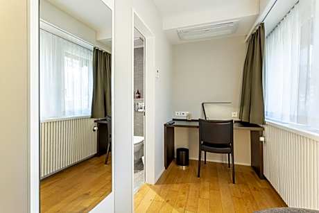 Classic Single Room with Air Conditioning