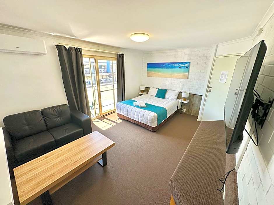 Top of the Town Motor Inn