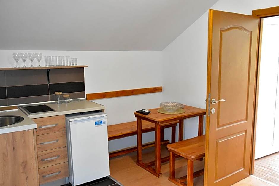 OSTROG Aparthotel KOLIBA-VLASTNIŠTVO MANASTIRA OSTROG