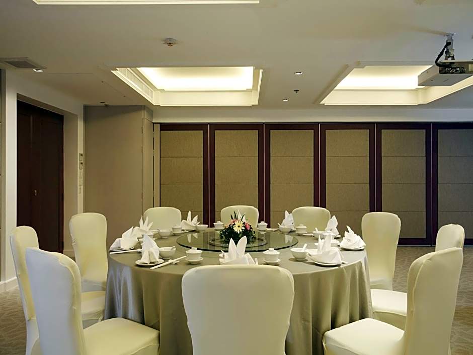 The Quarter Hualamphong by UHG