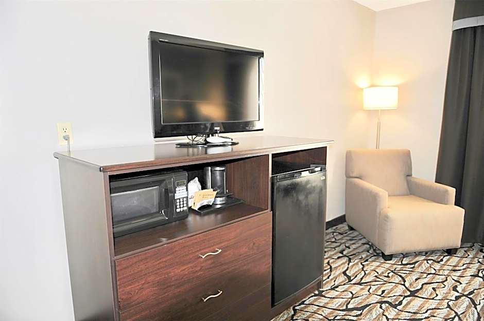 Days Inn & Suites by Wyndham Wausau