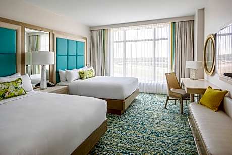 Two Queen Beds with Florida View- Gulf Coast Tower/Mobility Accessible with Roll-In Shower