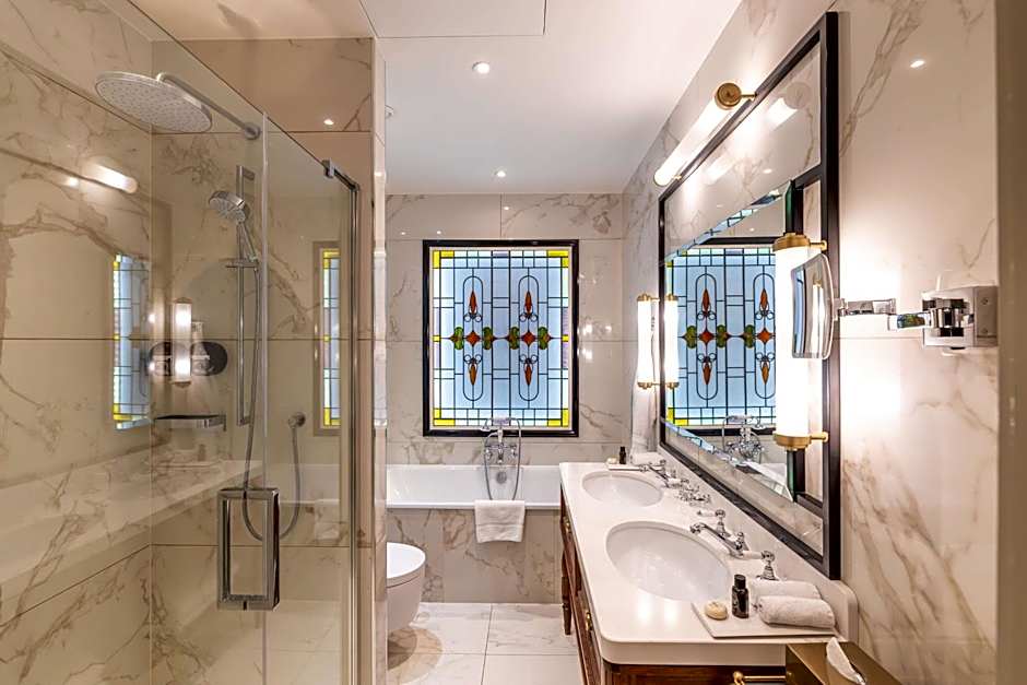 100 Queen's Gate Hotel London, Curio Collection by Hilton