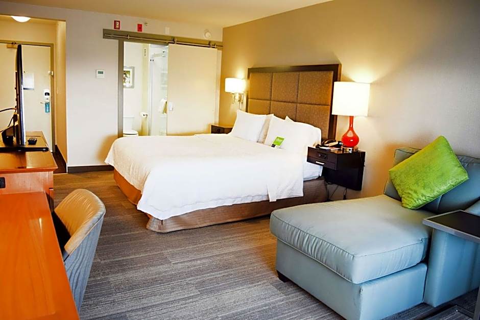 Hampton Inn & Suites By Hilton Calgary University Northwest