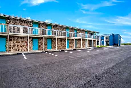 Rodeway Inn at Somers Cove Marina